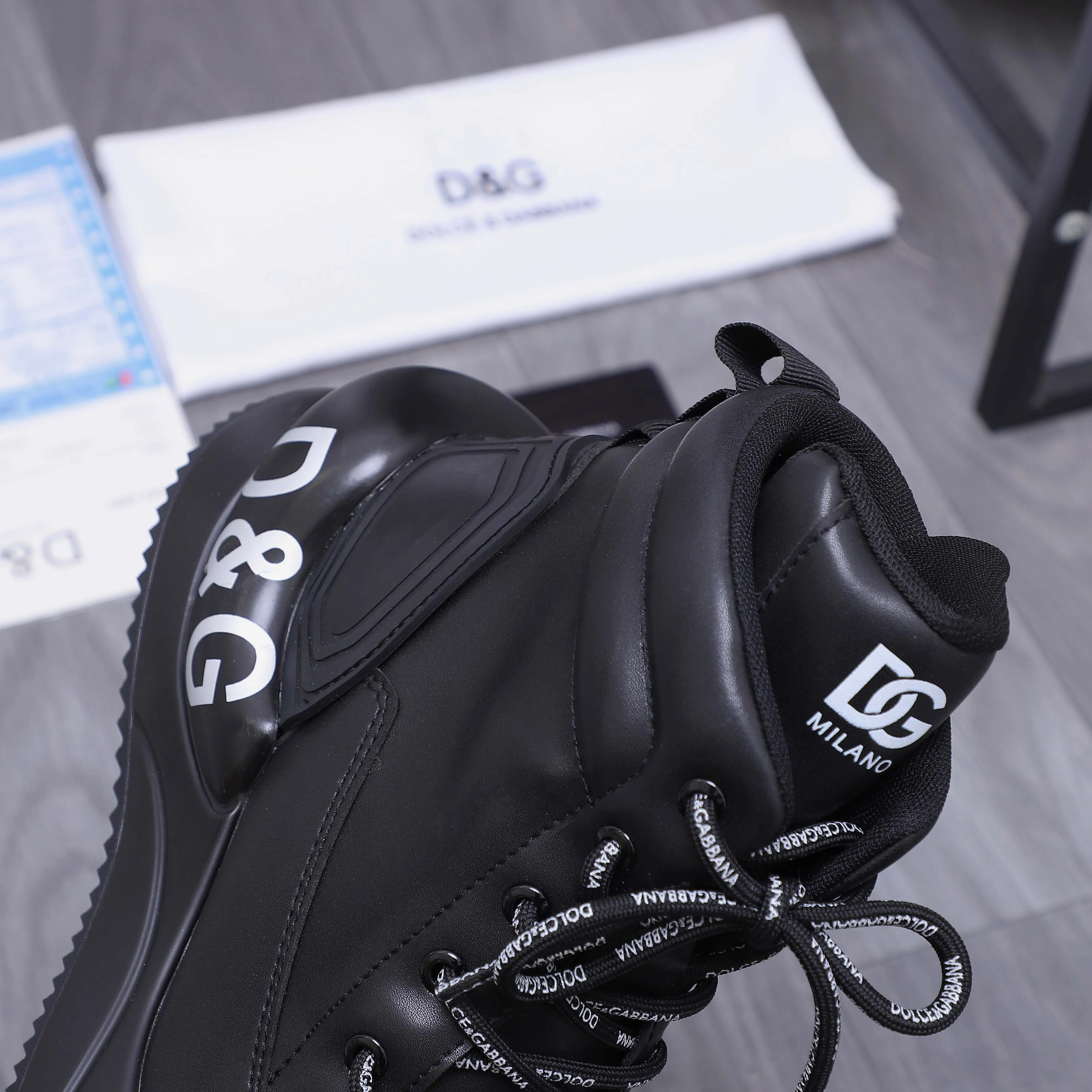 Men's shoes 💰p540 Product trademark: DG (Dolce & Gabbana) high-top casual shoes for couples. Regular size: 36-46 (45.46 is custom-made and non-returnable) Product materials: Selected cowhide stitching upper, mesh lining, cowhide insole, rubber outsole